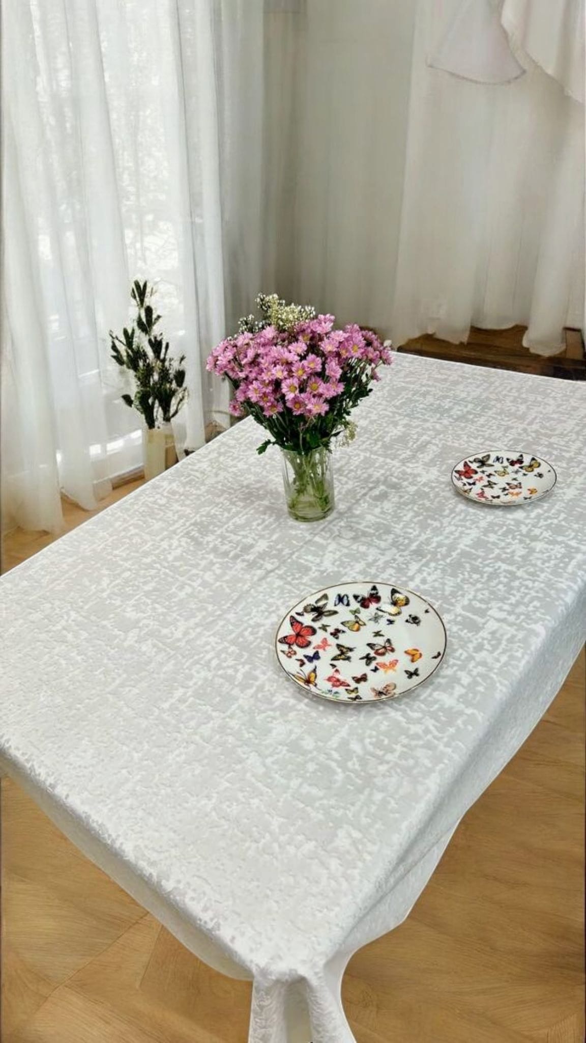 Best Tablecloths for Restaurants and Caterers (2025 Guide)
