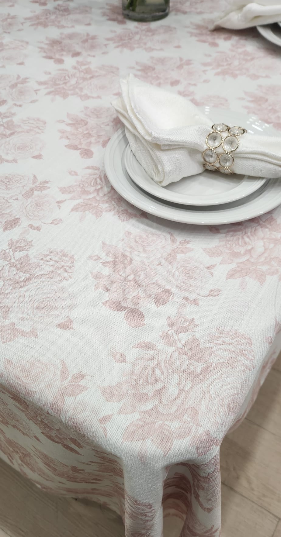 Your Guide to Wedding Tablecloths: Style, Savings, and Stunning Decor