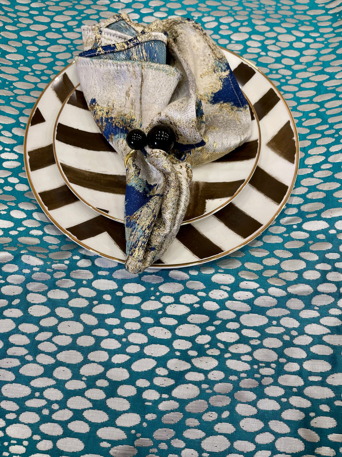 Turquoise & Silver Spotted Tablecloth – Seamless