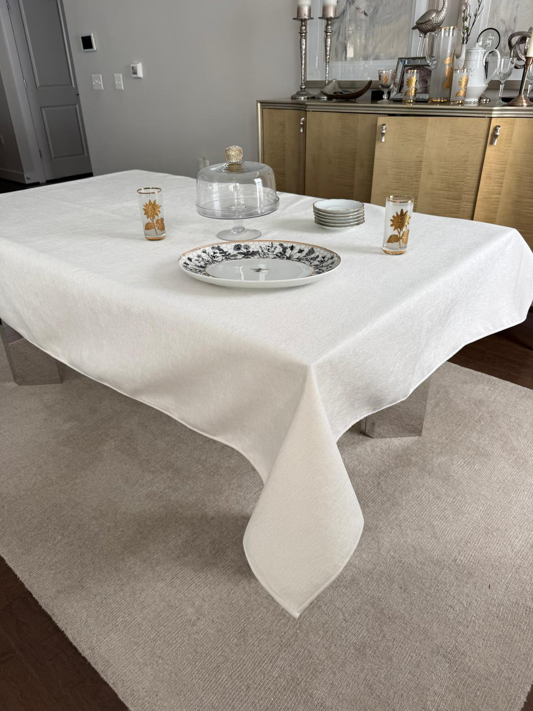Porto Chenille Velvet Tablecloth – Cloud (Optical White)