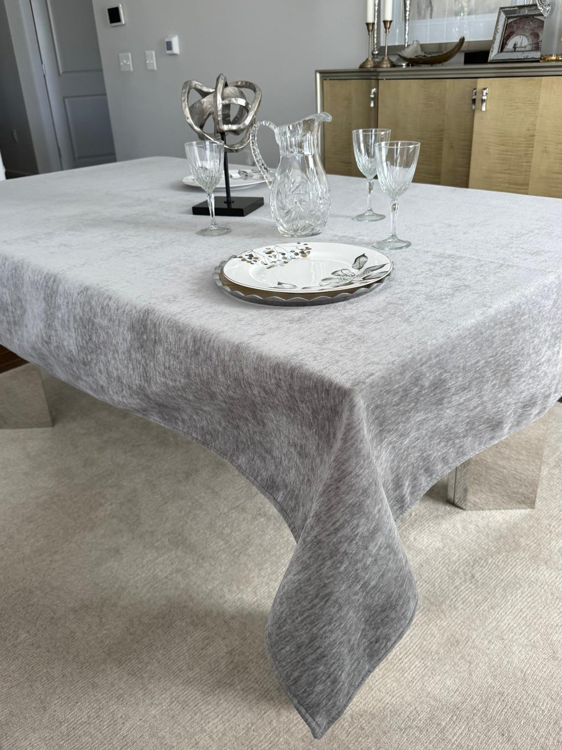 Porto Chenille Velvet Tablecloth – Silver