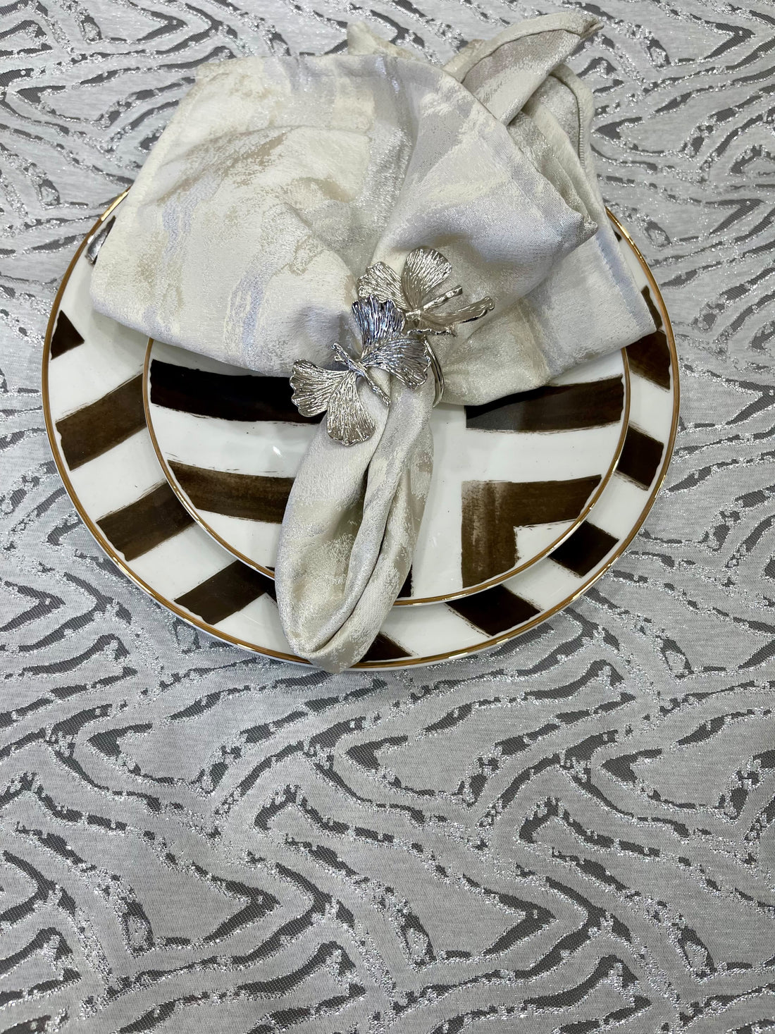 White & Grey Abstract Jacquard Tablecloth – Seamless