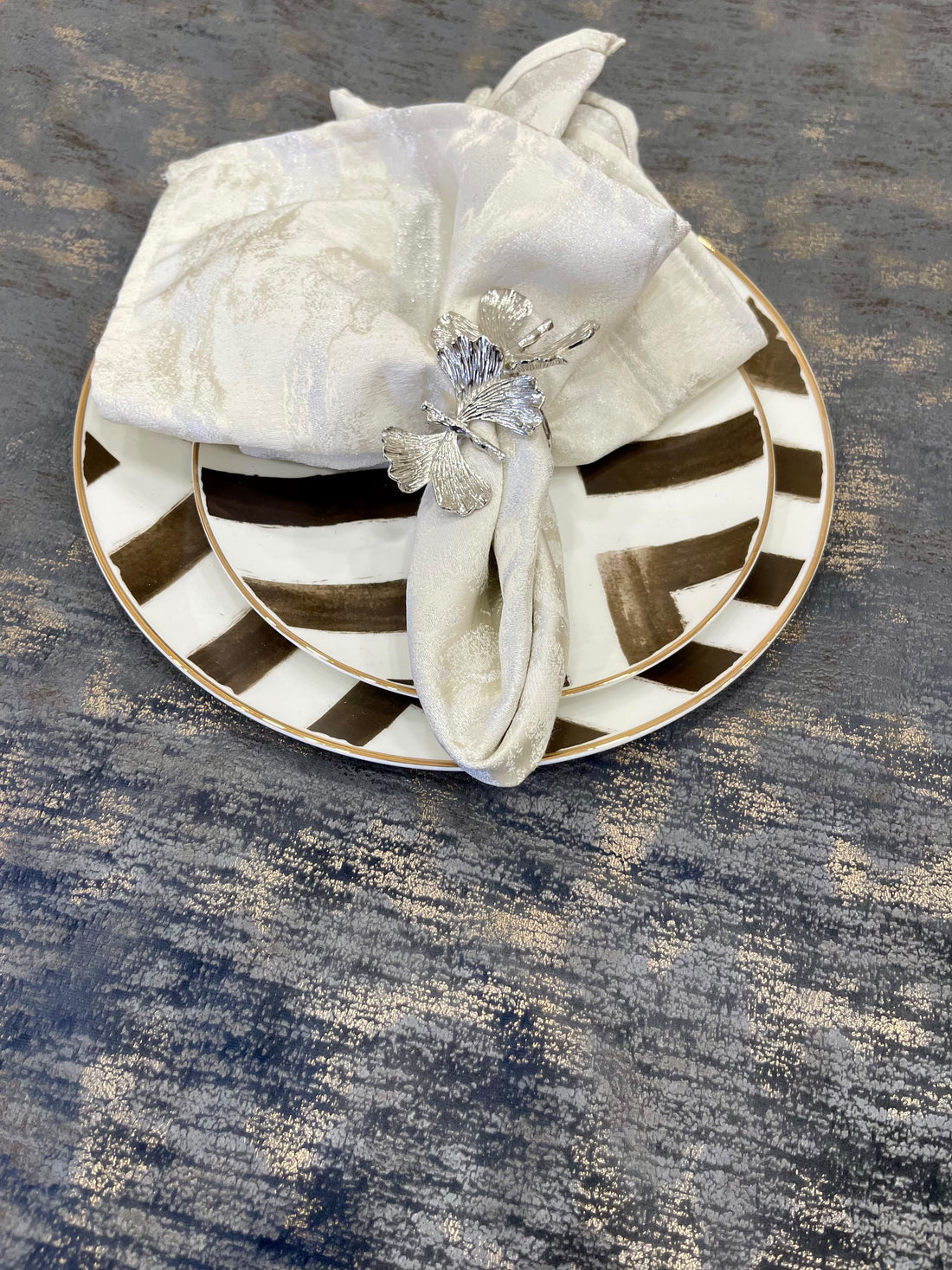 Black & Gold Distressed Velvet Tablecloth – Seamless